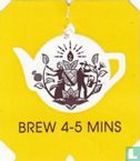 English Tea Shop  Organic Green Rooibos, Pomegranate & Blueberry / Brew 4-5 mins  - Image 2