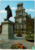 Westfries Museum (anno 1631). Op de voorgrond: standbeeld J. Pz. Coen - Afbeelding 1
