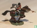 Chevalier à cheval avec lance et cape - Image 1