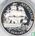 Cookeilanden 5 dollars 1992 (PROOF) "Sailing ship Astrolabe" - Afbeelding 2