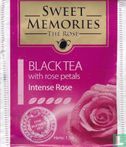 Black Tea with rose petals   - Bild 1