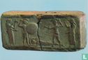 Arula fitteli in due frammenti, rinvenuti a distanza di vent'anni l' uno dall'altro, Fregio raffigurante Achille e mennone (VI sec. a. C.) - Image 1