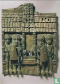 Embossed plaque showing the entrance of teh Oba palace in Benin - Afbeelding 1