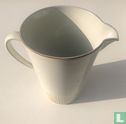Cleopatra milk jug (18 cm) - Image 3