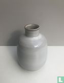 Vase 513 - gris clair - Image 1