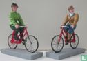 2 dames op fiets (Bloomers And Bicycles) - Afbeelding 3
