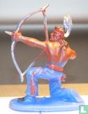Indien agenouillé avec arc et flèche (bleu) - Image 2