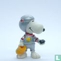 Snoopy als Astronaut mit Mondstein - Bild 1