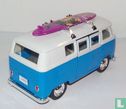 VW T1 Bus met surfplank - Image 3