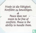 Friede ist die Fähigkeit, Konflikte zu bewältigen. • Peace does not mean to be free of conflicts. Peace is the ability to handle them. - Afbeelding 1