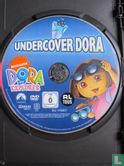 Undercover Dora - Bild 3