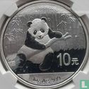 China 10 Yuan 2014 (ungefärbte) "Panda" - Bild 2