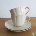 Cups and saucers - Image 1