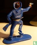 Cowboy with rifle and revolver at the ready (blue) - Image 2