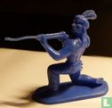 Indiaan knielend en richt met geweer (blauw) - Afbeelding 2