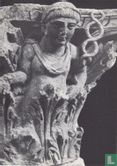 Chapiteau dit-des quatre dieux-Trouvée près de l, écluse du Bâtardeau, à Auxerre - Afbeelding 1