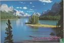 Canadian Rockies Spirit island in Maligne Lake Alberta Canada Postcard - Afbeelding 1