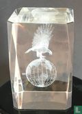 3D lasercut adelaar op wereldbol paperweight/press papier - Image 3