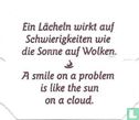 Ein Lächeln wirkt auf Schwierigkeiten wie die Sonne auf Wolken. • A smile on a problem is like the sun on a cloud. - Bild 1
