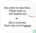 Das Leben ist eine Reise. Nimm nicht zu viel Gepäck mit. Life is a journey. Don't take much luggage. - Bild 1