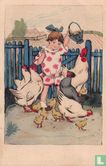 Meisje omringd door kippen en kuikens - Afbeelding 1