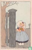 Meisje in klederdracht bij houten hek en boom - Afbeelding 1