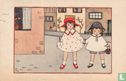 Twee meisjes lopen hand in hand op straat - Bild 1