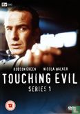 Touching Evil: Series 1 - Afbeelding 1