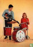 Man speelt gitaar - Vrouw achter drumstel - I Titani - Image 1