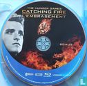 Catching Fire / L'Embracement - Image 4