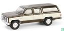 GMC Suburban - Image 4