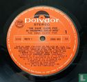 25 Thumping Great Hits - Image 3
