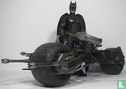Movie Masterpiece Dark Knight Batpod - Bild 2
