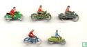 Radfahrer und Motorradfahrer - Bild 1