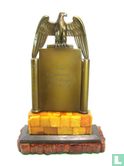 WW2 table memorial with amber cover - Afbeelding 1