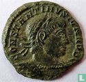Romeinse Keizerrijk Trier AE3 Kleinfollis van Constantijn II 332-333 n.Chr. - Afbeelding 2