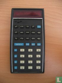HP-35 (met typenummer, belettering op toetsen zelf)