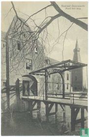 Kasteel. Poort met brug