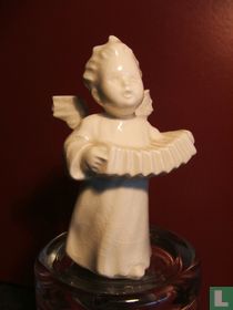 Angel à l'accordéon