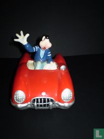 Goofy in car
