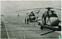 SH-34J (Sikorsky) helicopters, vooral in gebruik bij de onderzeebootbestrijding, op het vliegdek van Hr. Ms. Karel Doorman