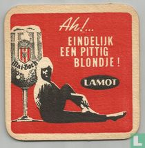 Ah!... Eindelijk een pittig blondje!