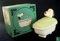 Snoopy's bubble tub bubble bath