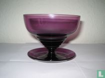 Verre Radio Ice sur soucoupe violet