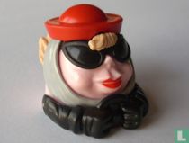 Vrouw met zonnebril
