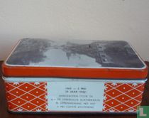 1965 - 5 mei 20 jaar vrij! aangeboden door de N.V. De Vereenigde Blikfabrieken in samenwerking met het 5 Mei Comité-Krommenie