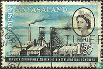 Photo D'un Timbre-poste Bleu 1d De Rhodésie Et Nyasaland Avec Un Portrait De La Reine Elizabeth Ii Image453511506