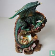 Drache mit Schüttelkugel