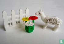 Schaap met bloemen