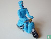 Mumie op scooter